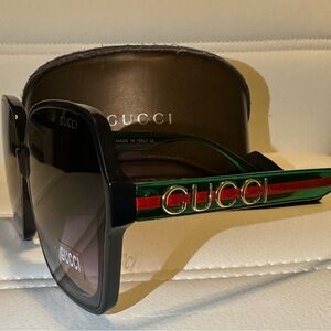 Traditional Gucci Sunglasses unisex